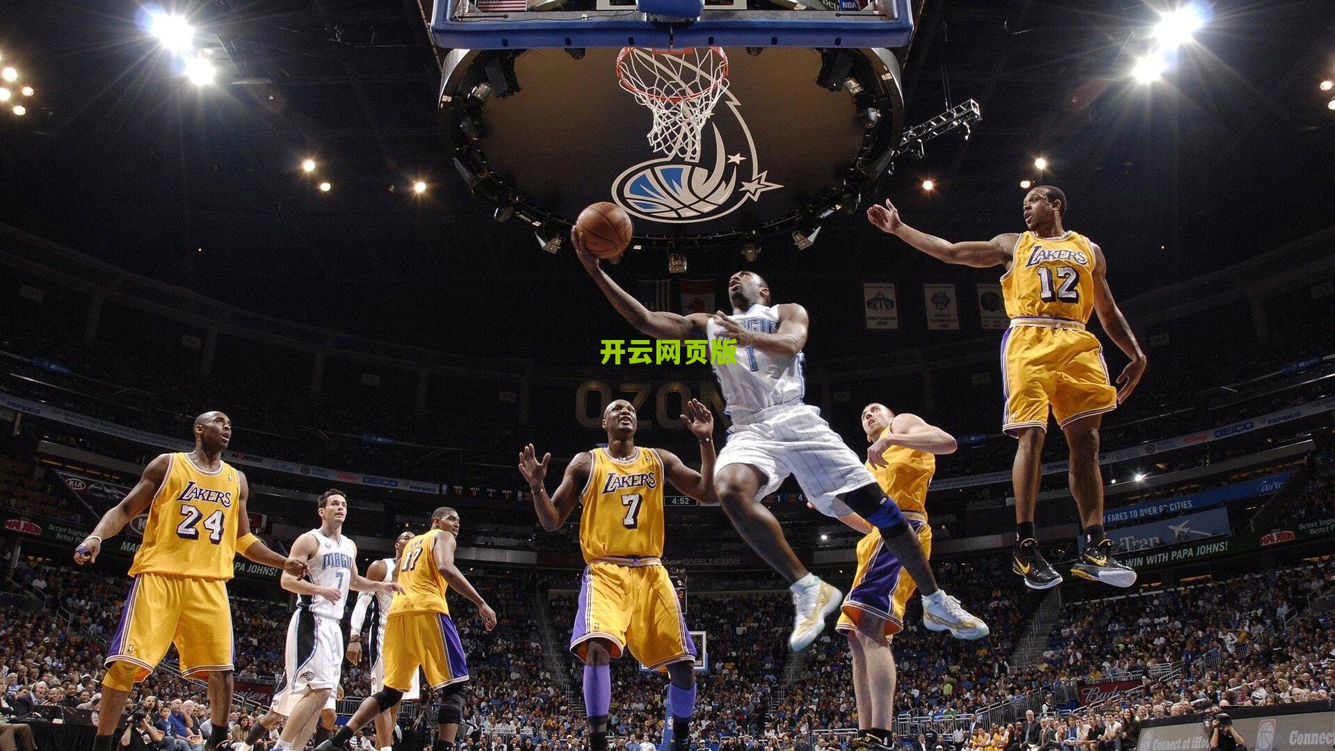 詹姆斯领军湖人再负掘金,战术短板与阵容深度成致命伤